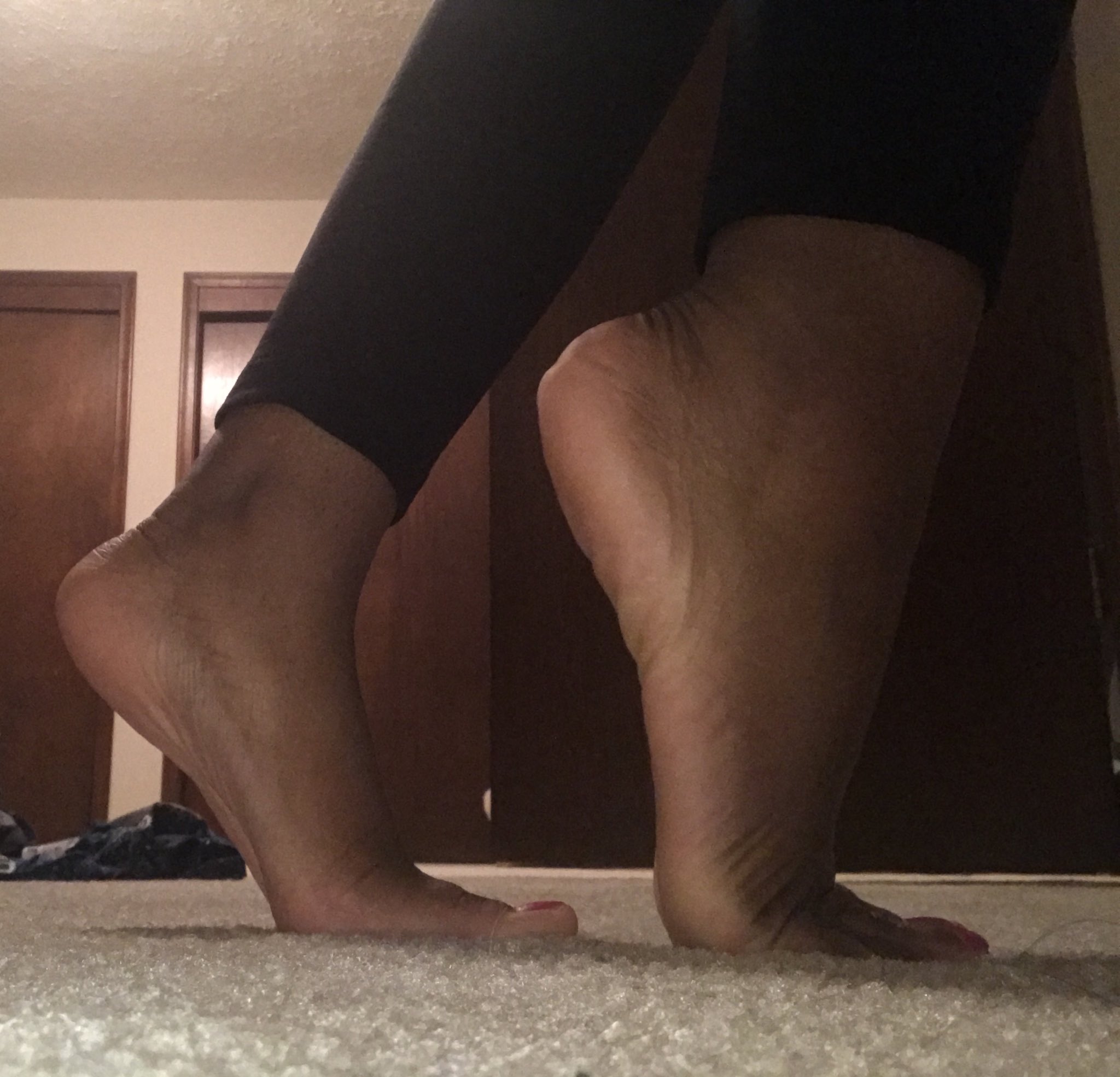 Wow just look at that amazing arch. I bet you wish you could lick the arch of my perfect soles. @rtdumb @RTfucker @RT4D1 @RTPIG999 @blackbullrt @RTfaggot @rtfindom @BlackDommePromo @ebonydompromos @EbonyDommePromo @dirkhooper @Thesick_man @RTDoms @AllureRT @RTP1G @rt_feet https://t.co/9gCwXjJ1Ac