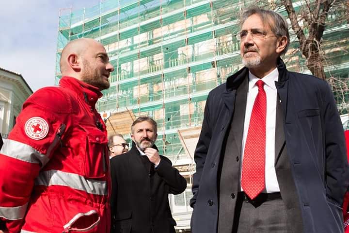 farmaciaceleste's tweet photo. Grazie Presidente per la tua visita a L'Aquila! Tante sono state le emozioni. È stato un onore parlare con te di Croce Rossa e di nuovi progetti.@FrancescoRocca @crocerossaitaliana@unItaliaChe Aiuta https://t.co/1d89JDjw58