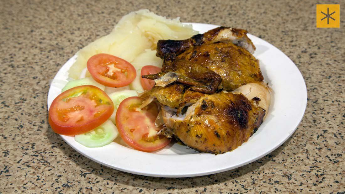 bienmesabe_'s tweet photo. #Video Los profesionales de "El Coyuco" nos enseñan cómo picar tu pollo a la brasa #LikeaMaster | Por @barbararconti https://t.co/NKuoqnP415 https://t.co/Ym1qmKEWWj