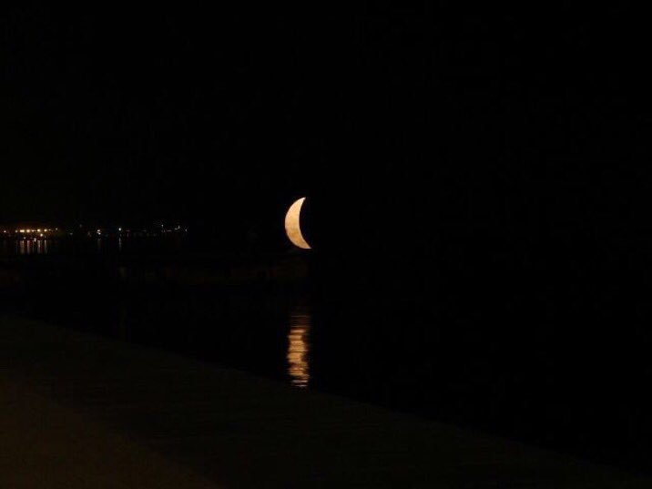 SpaceFlX's tweet photo. The moon has known me all my life https://t.co/xhYYec04d2