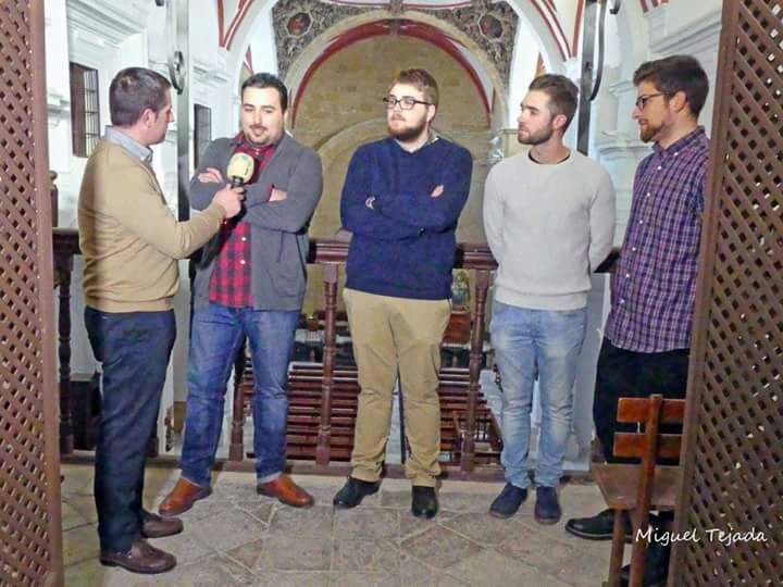 Detalle de la entrevista a miembros fundadores de la Sociedad Filarmónica. Enhorabuena a Paso a Paso por su labor de difusión respecto a la Semana Santa ubetense.