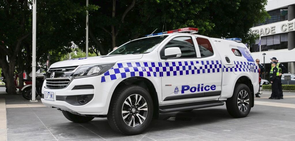 Code3_APAC's tweet image. The Holden Colorado has been called up to be the new police divisional van for Victoria Police. Holden will supply 290 Colorado’s to be used as their replacement for the current Holden Commodore ‘divvy van’ ... which are more often referred to as a ‘Padd… ift.tt/2GYspRG