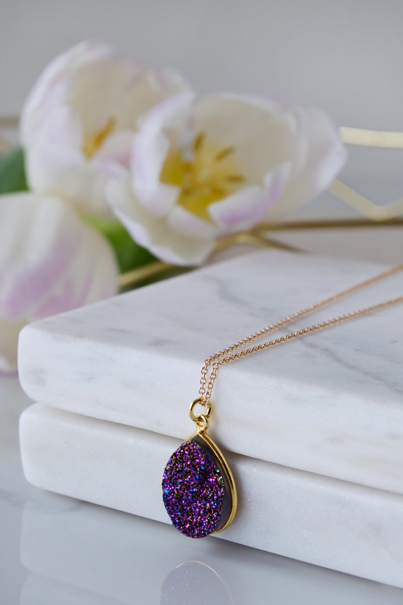 dulikstudio's tweet photo. @mizyjewellery and I got together to photograph more of her #jewellery and I just had to have one! The moment I saw it I knew it was mine 😁 Can you guess which one I kept? #hint 💜 #okanagan #handcrafted #shoplocal #ValentinesDay #sparklegems #Necklaces #photography #Okanagan https://t.co/a5cK7dFH2g