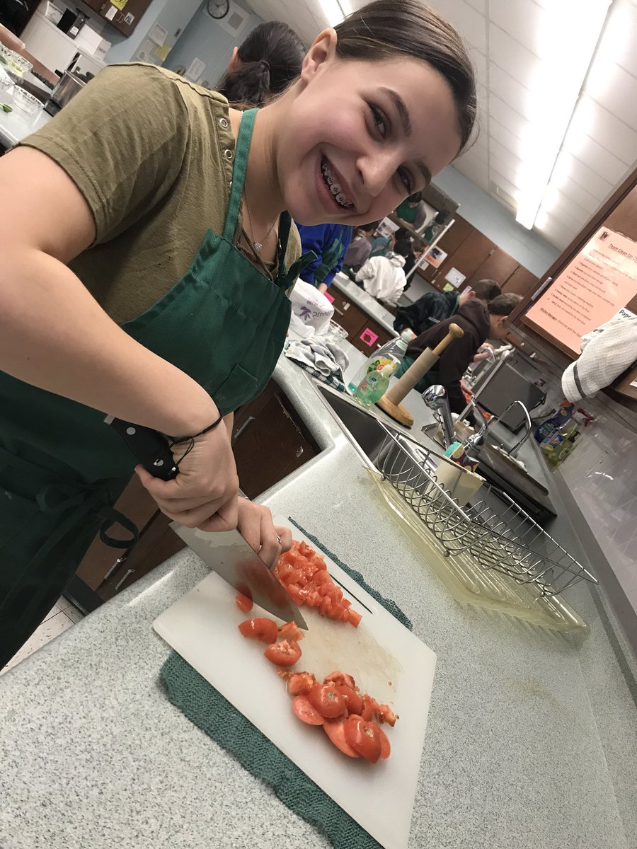 DrJeannieK's tweet photo. @HMSDalers @PelechStanley @depierroHMS Measure, chop, sauté! Pasta Fagioli in the pot today! @HMSDalers @PelechStanley @depierroHMS  #homecookedmeals #cookingwithveggies https://t.co/Z5g8jhOzMa