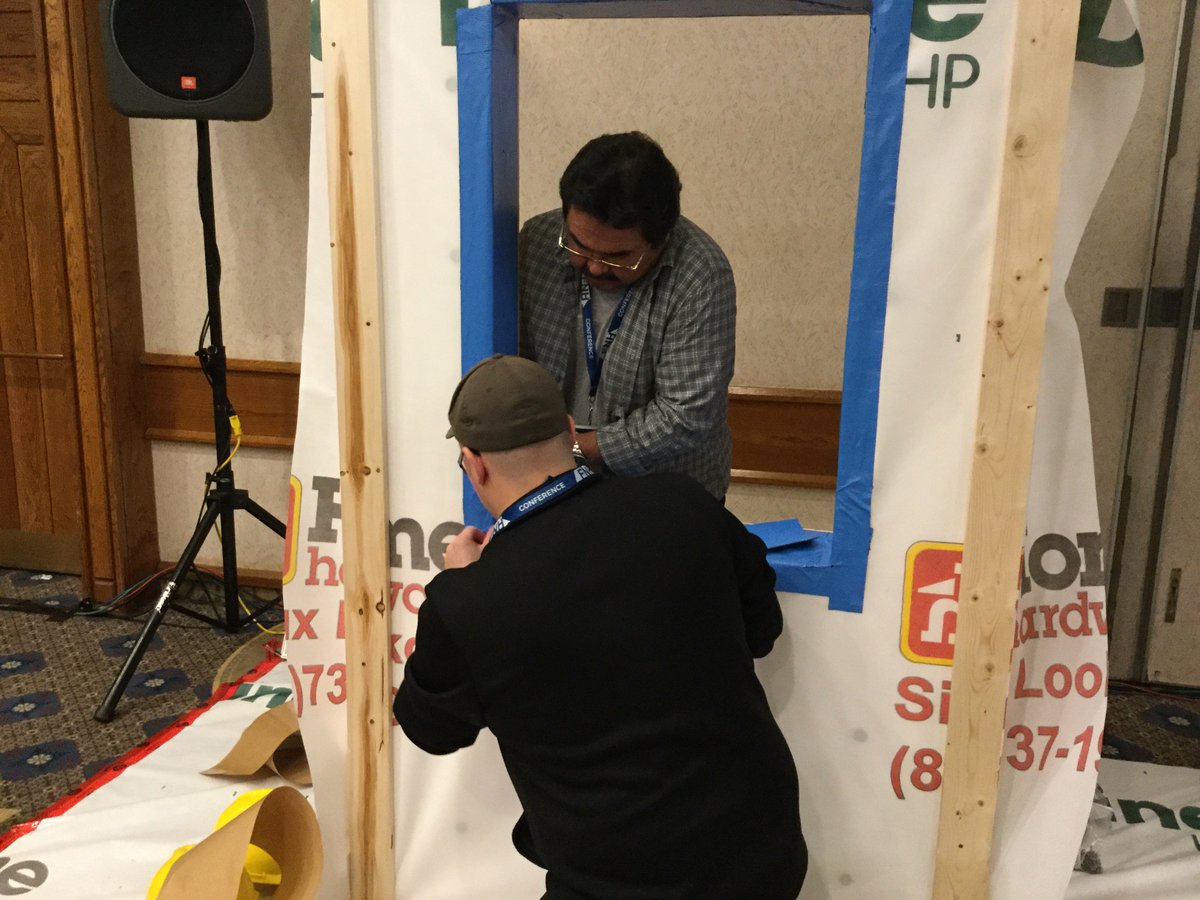 GCAutochtones's tweet photo. C’est l’heure du “défi des constructeurs” à la conférence annuelle sur le logement des #PremièresNations. La #fnhc2018 de Thunder Bay est le plus important salon du logement en Ontario! 🏠🛠 Voyez ces impressionnantes démonstrations de savoir-faire! 👷🏼♂️👷🏻♀️ https://t.co/hezrHN5fPc