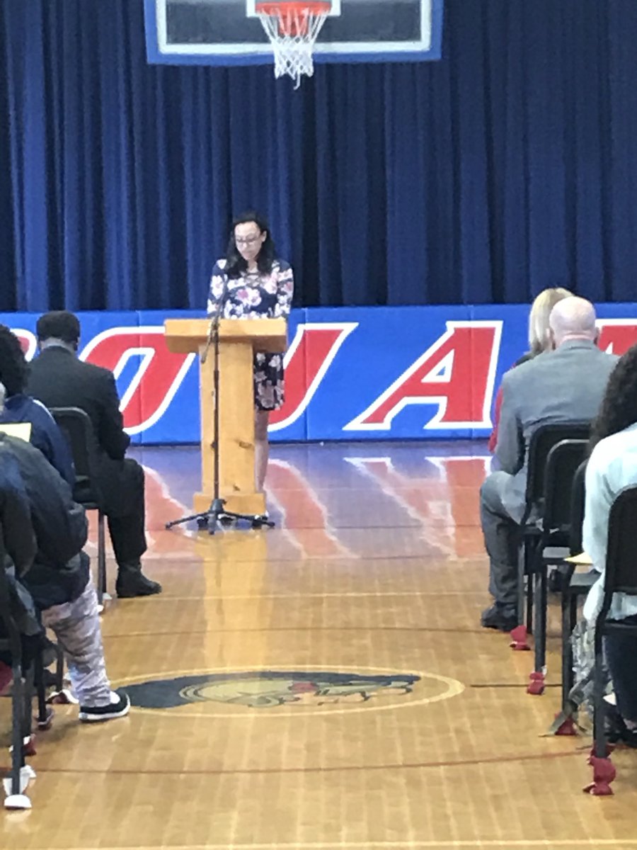 sherrillmoraven's tweet photo. Never underestimate the power of positive role models. Our HMS students are watching and using “intelligence along with character to change their school culture”! #hmsresidentpoet #empoweredleadersathms #intelligencepluscharacterneverfails https://t.co/xPlxNHuwjU