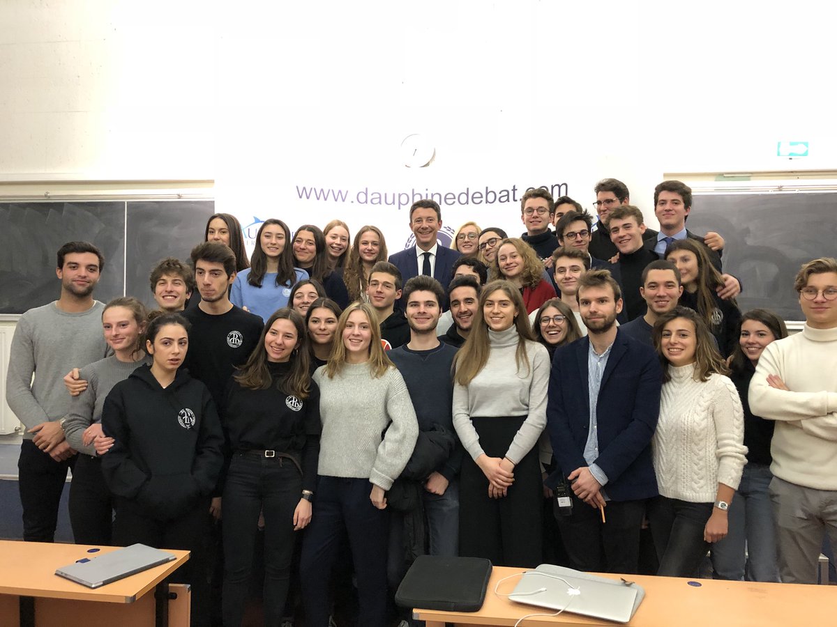BGriveaux's tweet photo. Merci aux étudiants de @Dauphinedebat pour cet échange riche et passionnant ! 
À très vite 😉 #DDDxGriveaux https://t.co/XP9hZG3gAd
