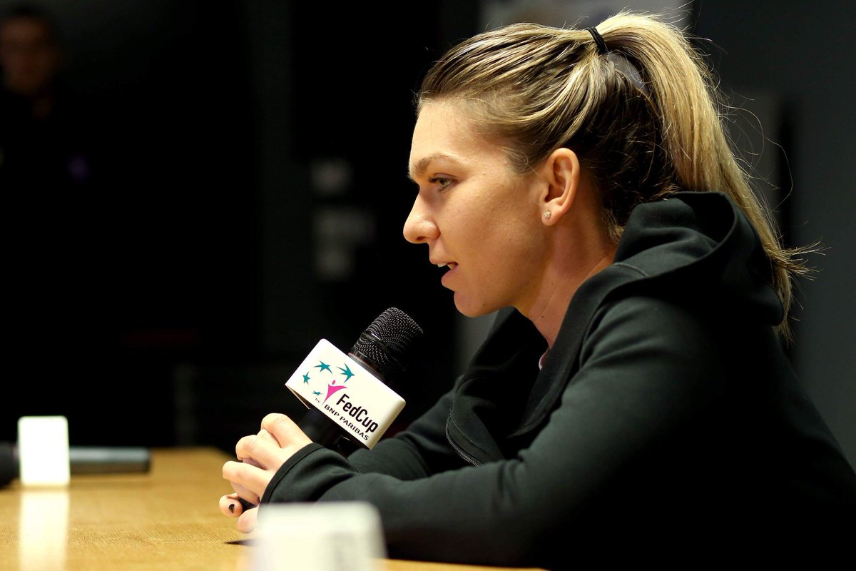 AllTennisForUs's tweet photo. .@Simona_Halep is in Cluj for the #ROUCAN tie! She is ready to support the 🇷🇴 team in weekend against 🇨🇦 😊 https://t.co/LkruVO5mNS