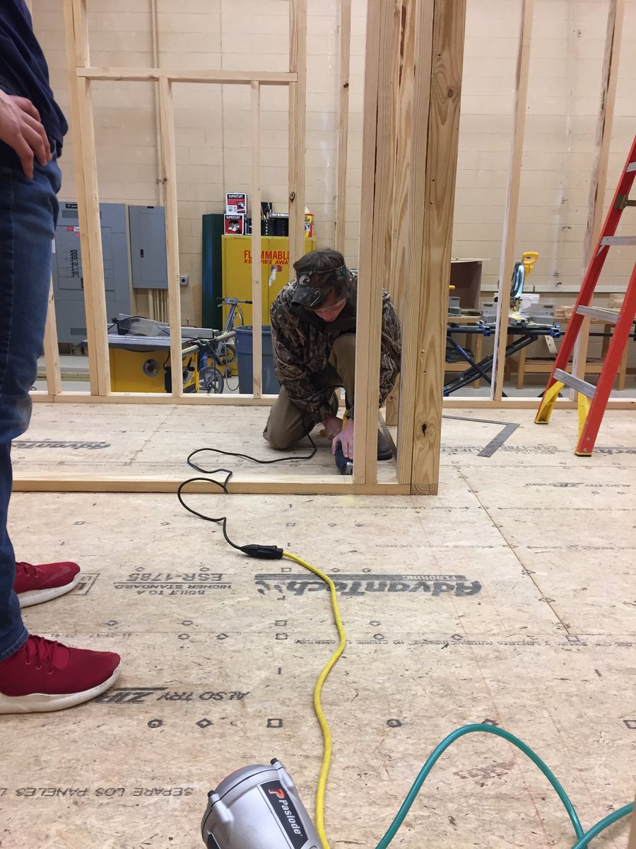 mcnattpat's tweet photo. #PHSCATE #CATEMonth #Lex1CATE Building Construction 1 class working on tiny house! https://t.co/80nMtJDGAy