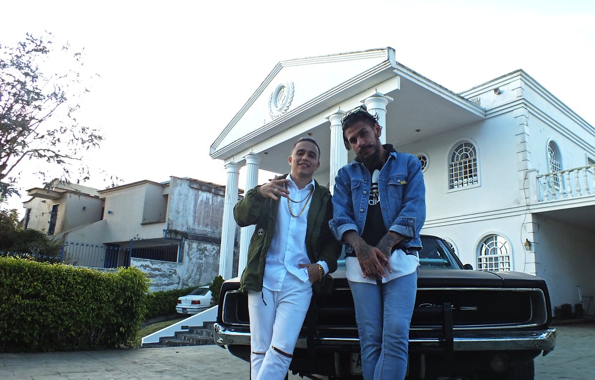 CharleyMusik's tweet photo. Desde LA CASA BLANCA 🏛🤑❌🔝❌  @ilovenucleo @IvicuyRecords #IRRESISTIBLE https://t.co/BRoH1WPcaf