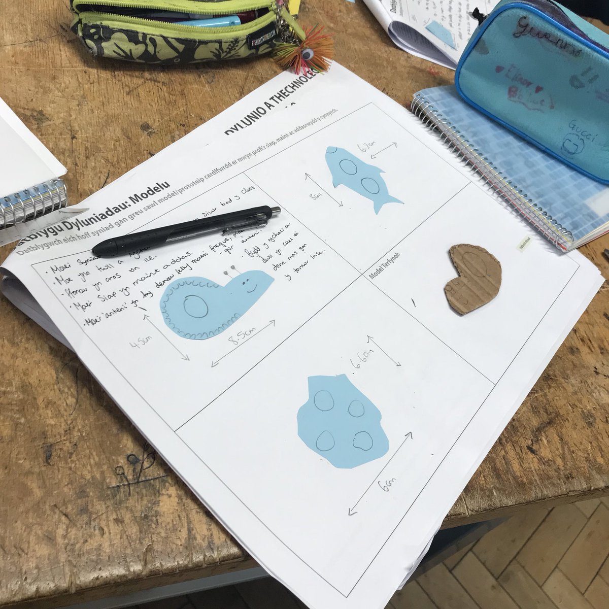 Modelu, modelu, modelu! Dysgu am bwysigrwydd profi a ddatlygu cynhyrchion. 

Prototypes galore! Pupils learning about the importance of testing and developing design ideas.