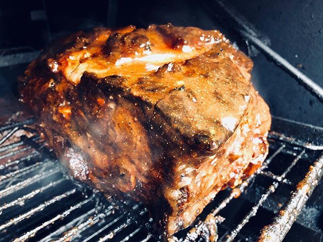 Theshavedduck's tweet photo. Holy #porkbutt ! These suckers are fresh off the #smoker daily. Rubbed overnight and basted for hours before they are wrapped. Simply #delectable : :

#stlbbq #foodiestl #shavedduck #yum #rubbedandbasted #stleats #southcity #pork #stl #saintlouis #stlouis #food #stlrestaurants https://t.co/VClXnkBQ3m