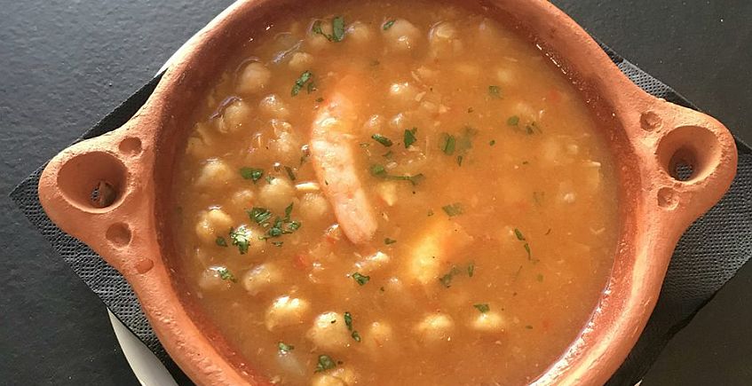 Cosasdecome's tweet photo. Los tabancos llegan ya hasta Algeciras con la apertura de La Matagorda. Ofrecen, además de vinos, tapeo y flamenco en directo. https://t.co/6pb7Dv1aOQ https://t.co/65XEapygH2