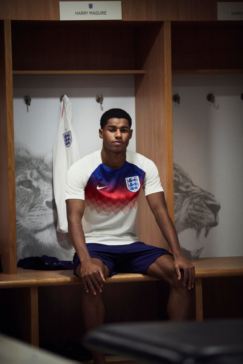 soccerdotcom_es's tweet photo. Por @England. 🏴󠁧󠁢󠁥󠁮󠁧󠁿 

@nikesoccer presenta la nueva colección 2018 de los Three Lions. Más info aquí 👉 https://t.co/nyP5GLs2EU https://t.co/up1L3qEOep