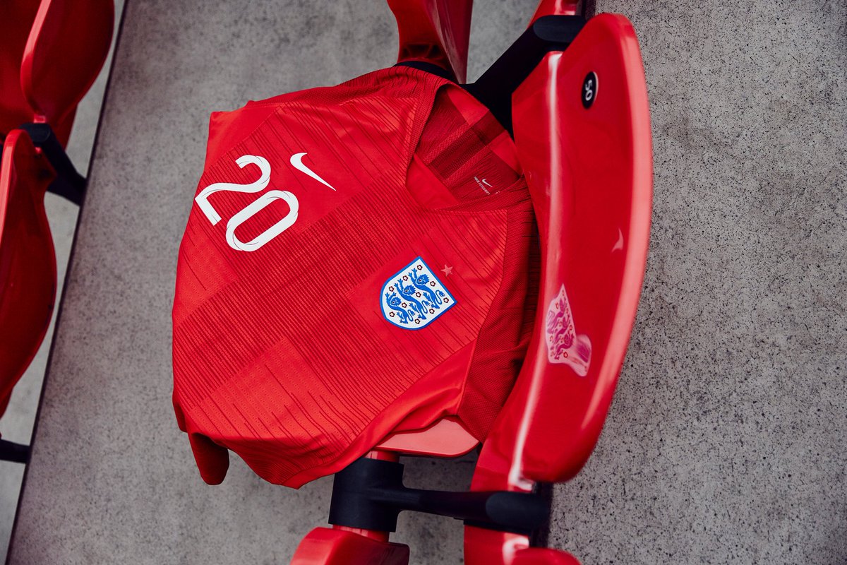 soccerdotcom_es's tweet photo. Por @England. 🏴󠁧󠁢󠁥󠁮󠁧󠁿 

@nikesoccer presenta la nueva colección 2018 de los Three Lions. Más info aquí 👉 https://t.co/nyP5GLs2EU https://t.co/up1L3qEOep
