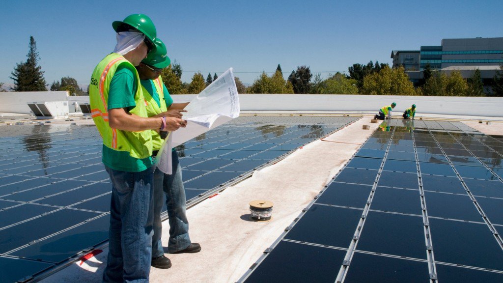 On the one year anniversary of the Illinois Future Energy Jobs Act, a look at how the #Solar For All Program supports installs for non-profits and public facilities: bit.ly/2FfNcyH <a href="/EnvDefenseFund/">EDF</a>