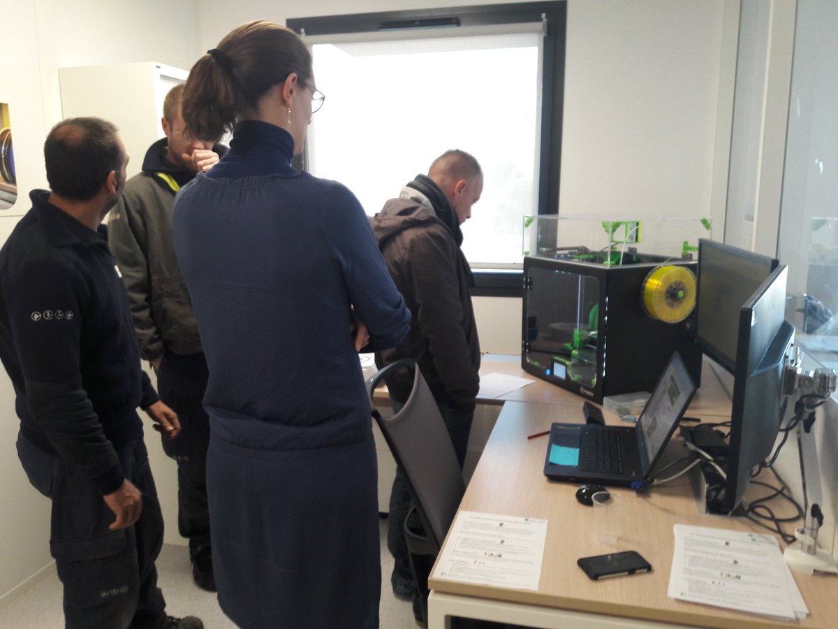 frederic_arnal's tweet photo. Belle affluence pour les journées "Portes ouvertes" inaugurant le #GazLab #GRDFMed de Montpellier... Plus de 30 #makers et #mentor se sont manifestés... De belles réalisations en perspectives! @ilhame_mkireb @Mateudi_Ronan @Olimars13 @PascalN_Diaye @LKernoa @JLGodon @JulesCastro3 https://t.co/n1vcIvVcpo