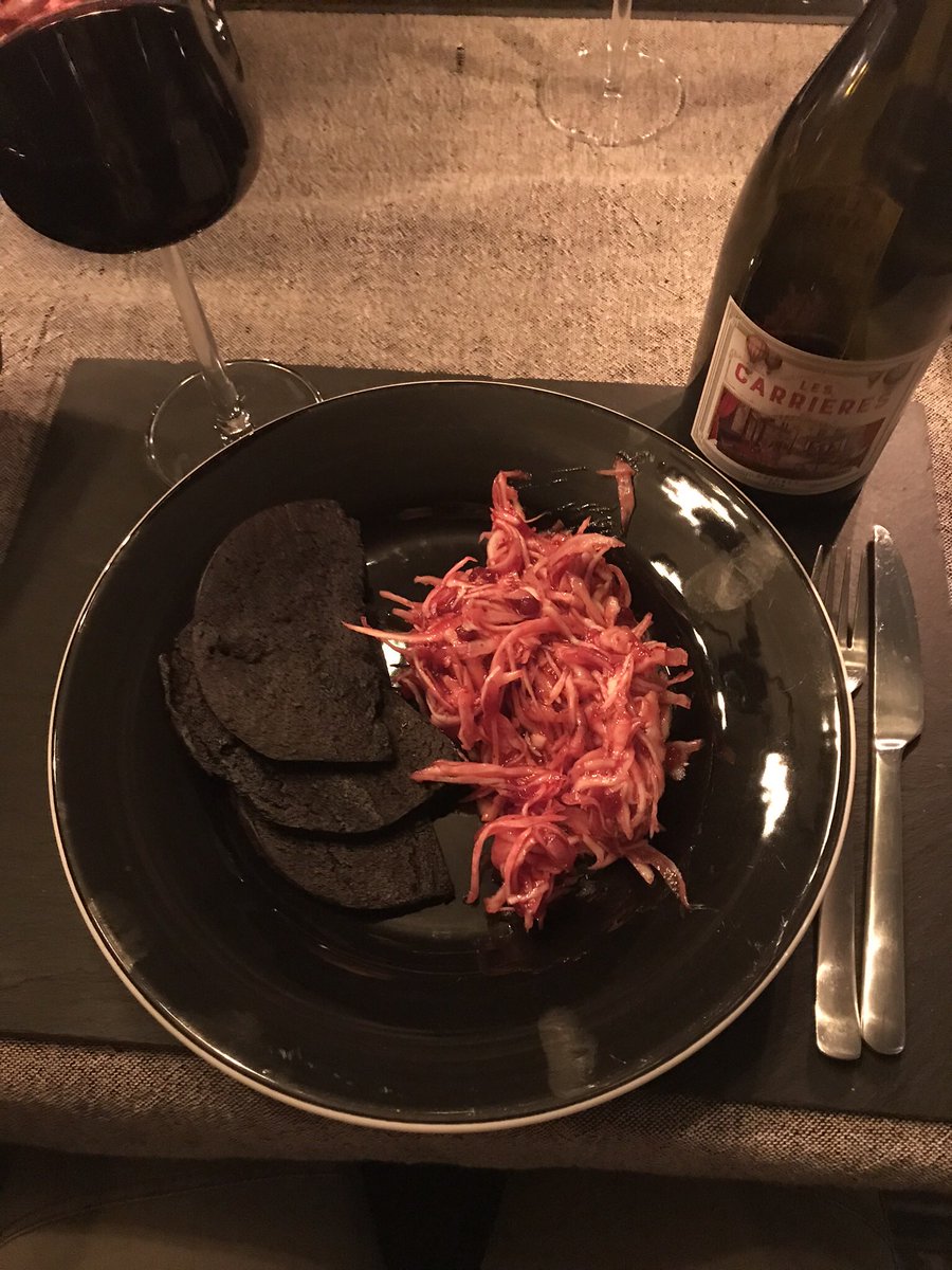 marikae2's tweet photo. Stärker upp järnvärderna 💪🏻 #blodpuddingbuzz #geas #buzzador https://t.co/LqRSHObA3C