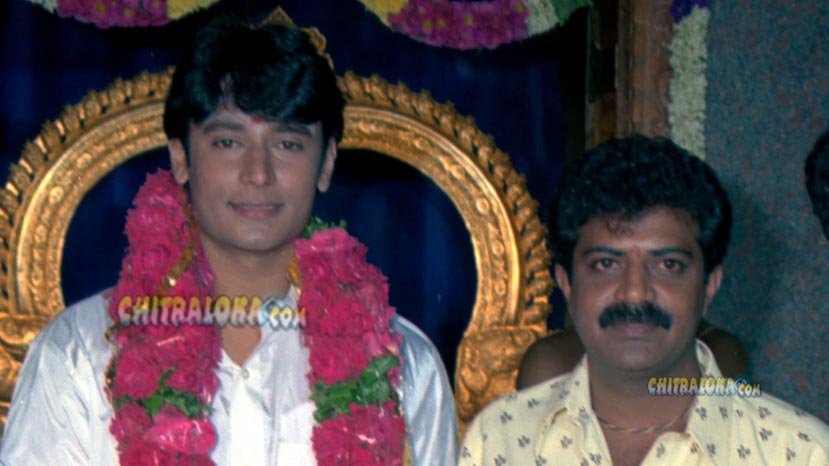 chitraloka's tweet photo. The Biggest Day of Darshan's Career - Exclusive
https://t.co/JupPtpNolY
#Chitraloka#16YearsOfMajestic #DarshanFirstMovie https://t.co/9hkCkBfTH9