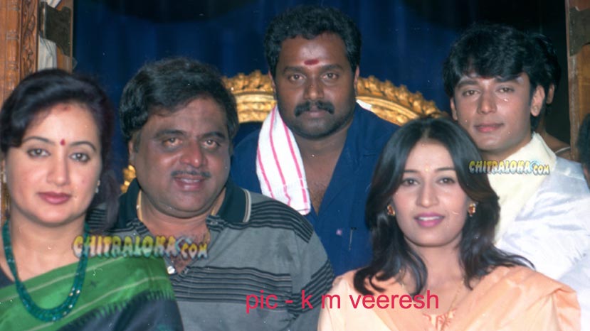 chitraloka's tweet photo. The Biggest Day of Darshan's Career - Exclusive
https://t.co/JupPtpNolY
#Chitraloka#16YearsOfMajestic #DarshanFirstMovie https://t.co/9hkCkBfTH9