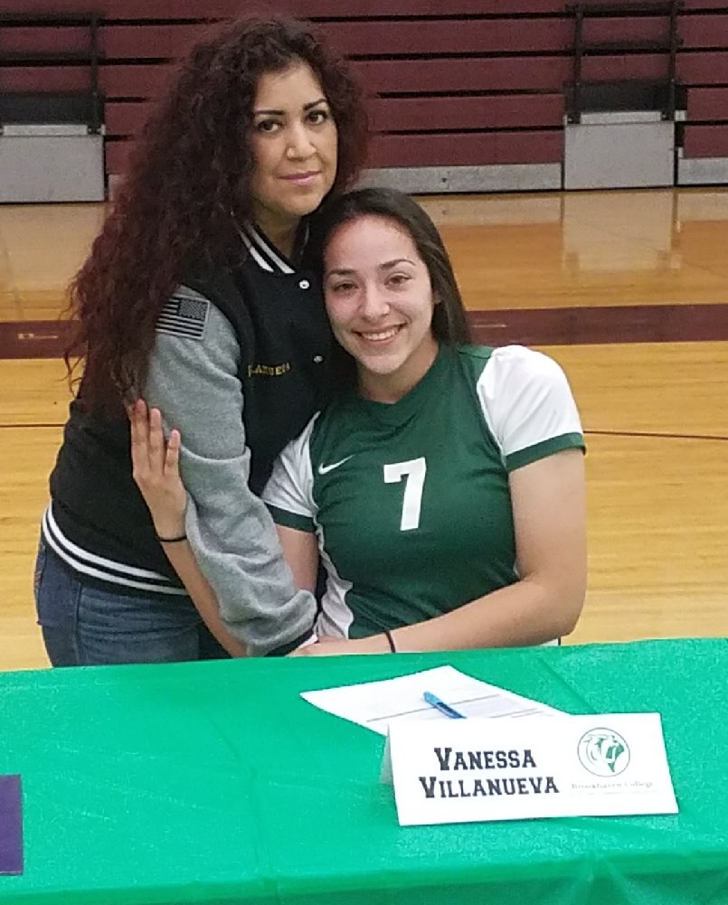CoachFleen's tweet photo. Congrats to our Lady Skeeter โฝ๏ธ players who signed with Brookhaven today! #AlwaysASkeeter https://t.co/XiR1wgmbCl