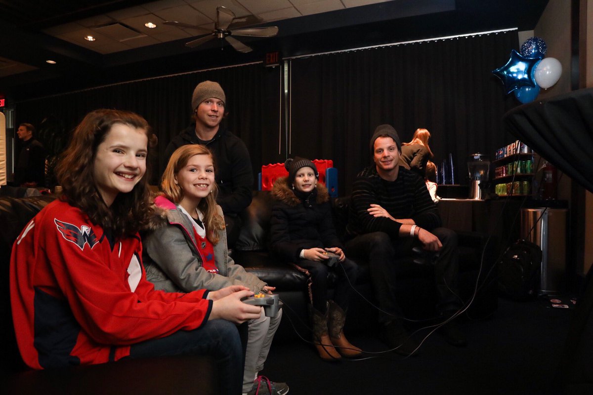 WishMidAtlantic's tweet photo. #WishUponAPar is off to a great start! ππ« Thanks to the @Capitals for your support on this event! @CapitalsPR #ALLCAPS @backstrom19 @JohnCarlson74 https://t.co/q6B7BvuBZ2
