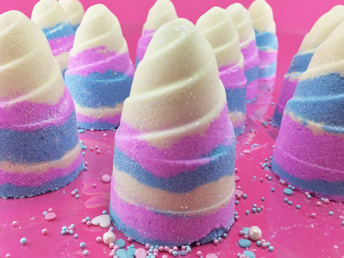 bathcandyuk_'s tweet photo. Just added these magical unicorn horns to our website! With a sweet candy floss and palma violet fragrance and skin loving avocado oil because we all deserve a treat. 🦄

https://t.co/QLQicylEQJ

#unicorns #bathbombs #girlsgift #handmade #bathfizzy #bathtreats #unicornpoop https://t.co/EfKA2SvFU2