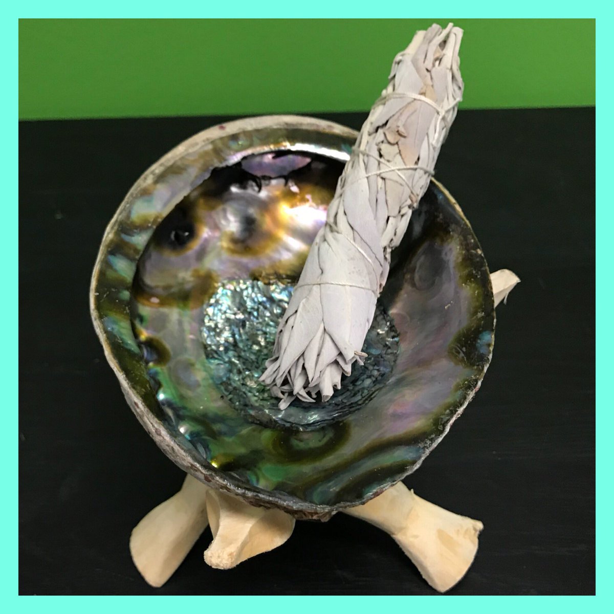 BambooSmokeShop's tweet photo. Smudge Kits on deck‼️ #goodvibes #sage #abaloneshells #bowls #waterpipe #glass #glassart #smokeart #miami #cbd #cbdoil #dabstagram #710 #420 #legalizeit #smokeshop #headshop #vapeshop #dabs #concentrates #bamboosmokeshop #miami #rollitup #florida #vaporizer #vaporizers #eliquid https://t.co/eYE0U62Sxl