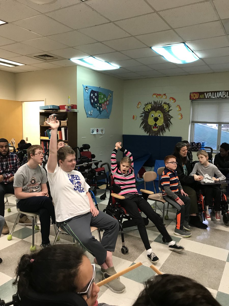 WLMSTheLions's tweet photo. @WLMSTheLions enjoyed spending time with Corporal Pell of the #CaryPD this morning learning about expected and unexpected behaviors.                   #socialskillslesson @WLMS_Wildcats https://t.co/IgkSRzIP95