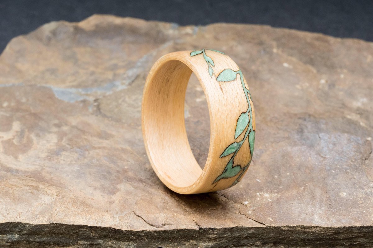 ammonitestudio's tweet photo. In the #etsy shop: Maple bentwood ring with inlaid vine detail. For him or her, engagement, wedding, anniversary or as a gift. #jewellery #ring #alternativering #weddingring #bentwoodring #handmadering #naturalring https://t.co/Ex7iei3UBz https://t.co/jJWXYU7QwS