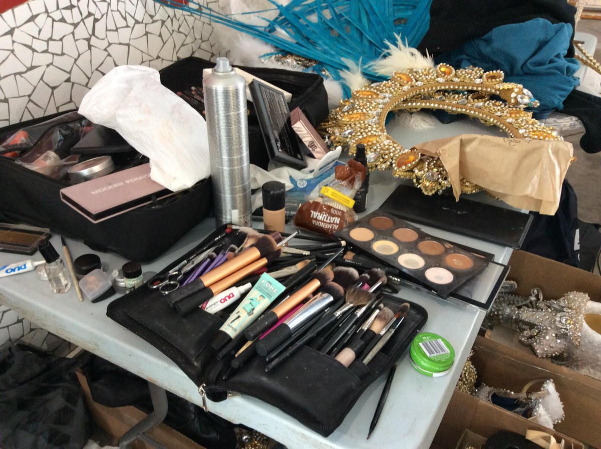 eldiatenerife's tweet photo. Todo listo para la #GalaReinaSC. Las candidatas a #ReinaCarnavalSC ya están terminando de prepararse
#CarnavalSC18 https://t.co/HVgDAgg1qr
