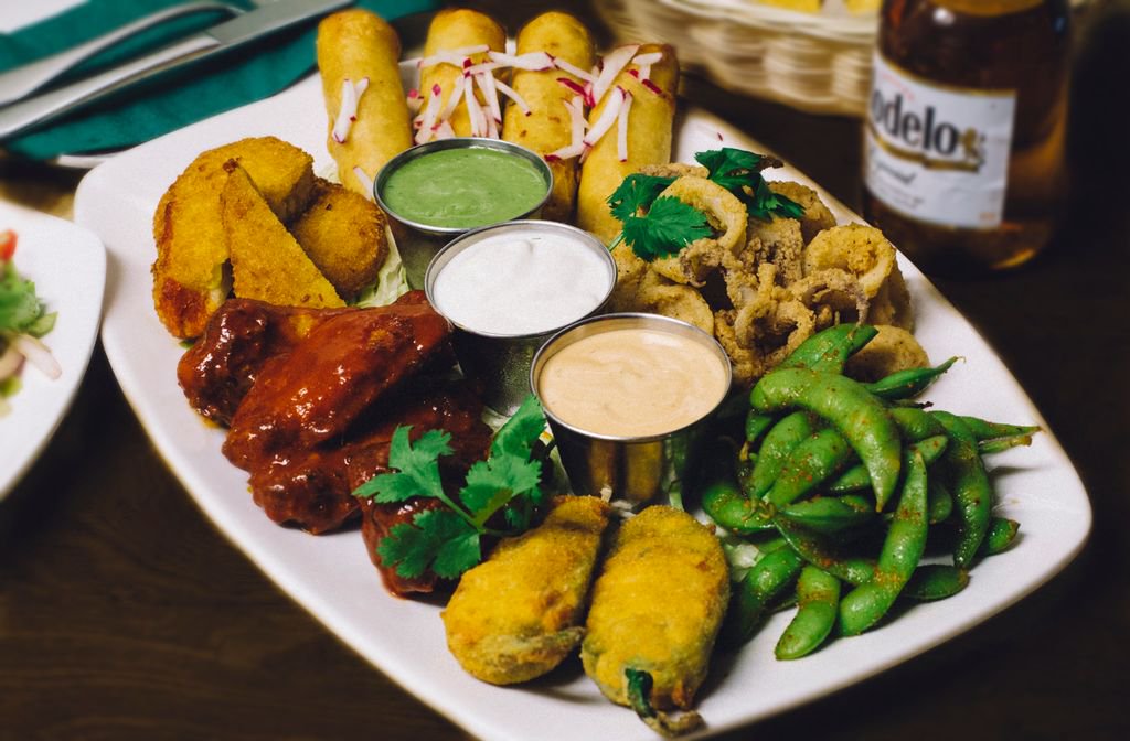 GyGnyc's tweet photo. You can be good the rest of the week. Today, get that plateful of appetizers. 🤤
#AppetizerPlatter #Humpday https://t.co/YiCwdE0OGd