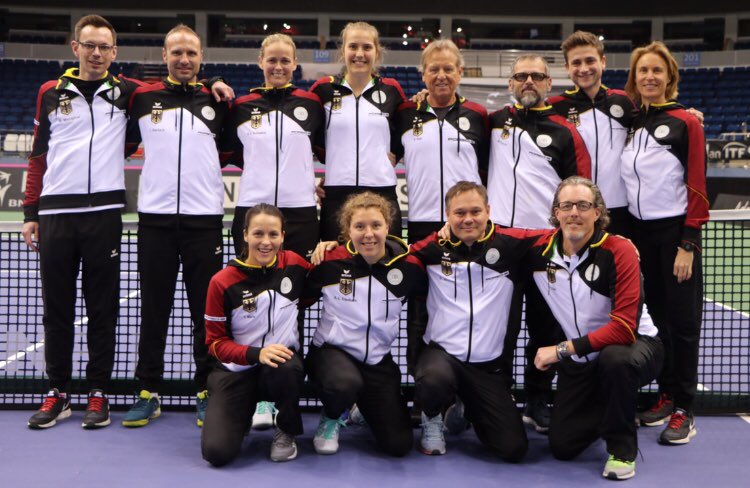 Maria_Tatjana's tweet photo. Team 🇩🇪! #bestteam #letsdothis @Annagroenefeld @Antonia_Lottner @DTB_Tennis #A.L.Friedsam #woistdasessen🤗👌💪🎾🇩🇪 https://t.co/SENQUenp3l