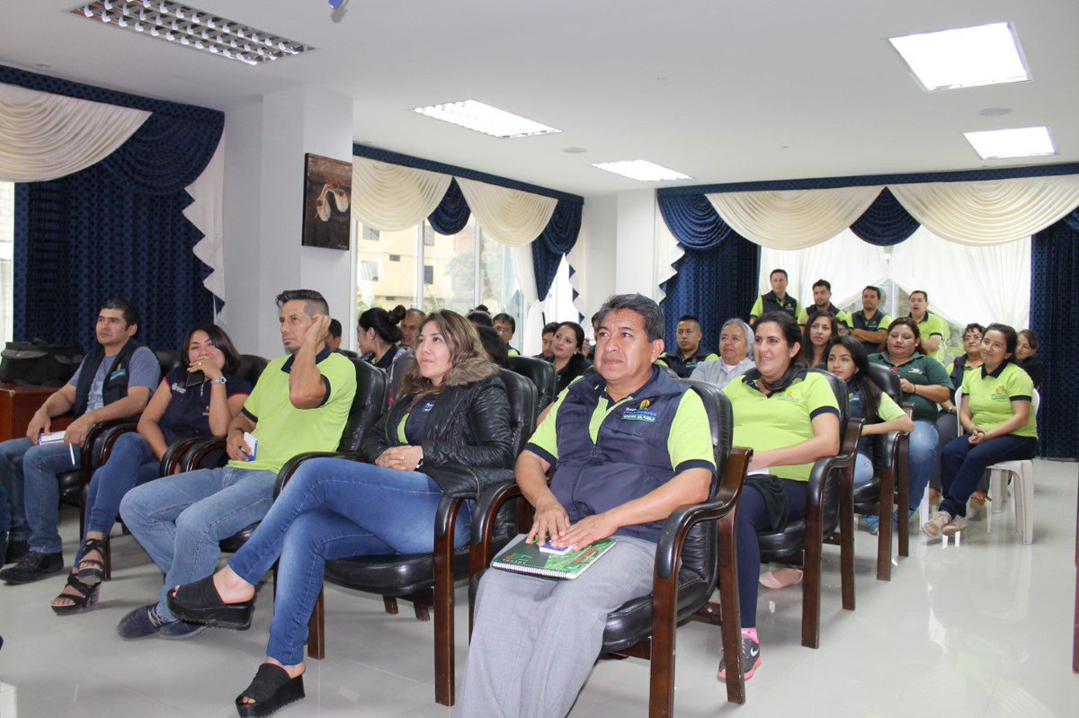 Servidores del GAD de Chaguarpamba analizaron la Ley de Comunicación 
34 servidores municipales analizaron y conocieron el articulado de la Ley Orgánica de Comunicación (LOC),