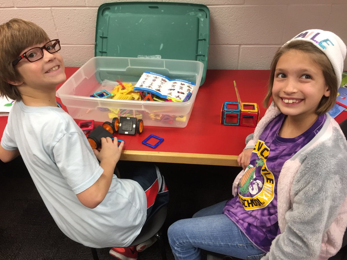 DrJustinNichols's tweet photo. @knechtpam Thanks for bringing your class to orientation at #NCESCreationStation @NewCastleES_VB https://t.co/VPKkUoEvSg