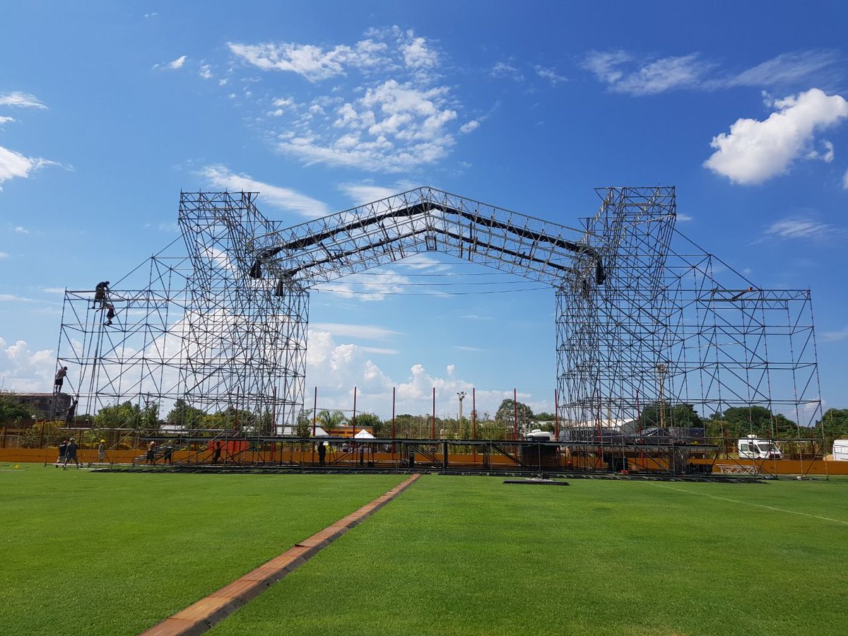 radio_dos's tweet photo. Así está el estadio de @BocaUnidosCtes esperando el show del más romántico @MarcoASolis | #LaDos📻🎧 https://t.co/jLJFJE68lC