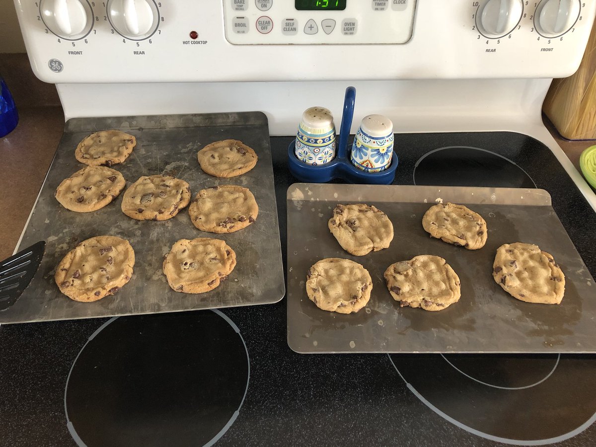 d_stew's tweet image. It smells amazing in my house!! Roomie will be happy when she gets home! #DanisFamousCookies #DishesDone #LaundryDone #PerfectHouseWife