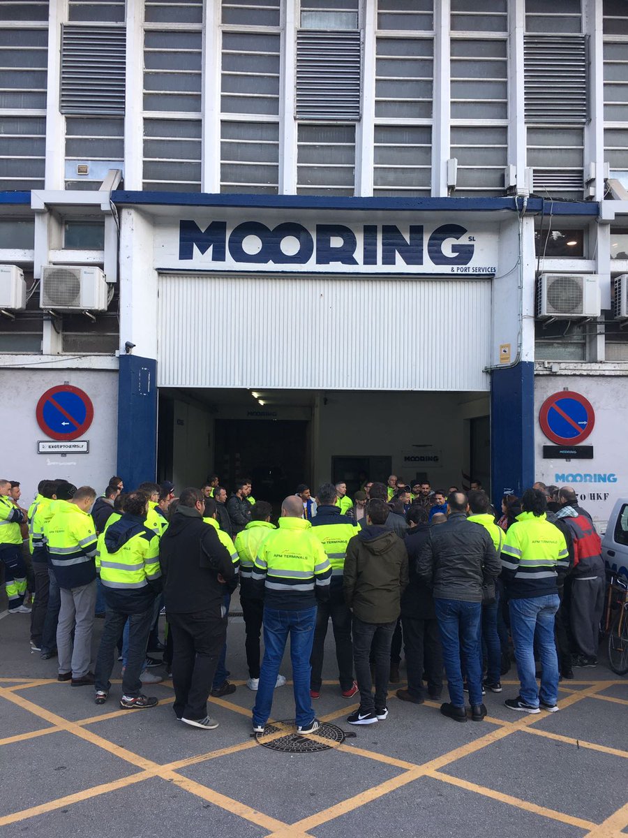 PortuariosBCN's tweet photo. Hemos acabado la Asamblea de trabajadores. La plantilla apoya la huelga para forzar la reincorporación de sus compañeros.
Mañana estamos citados para la primera mediación ante la Autoridad Laboral. https://t.co/xTAjZqwDtj