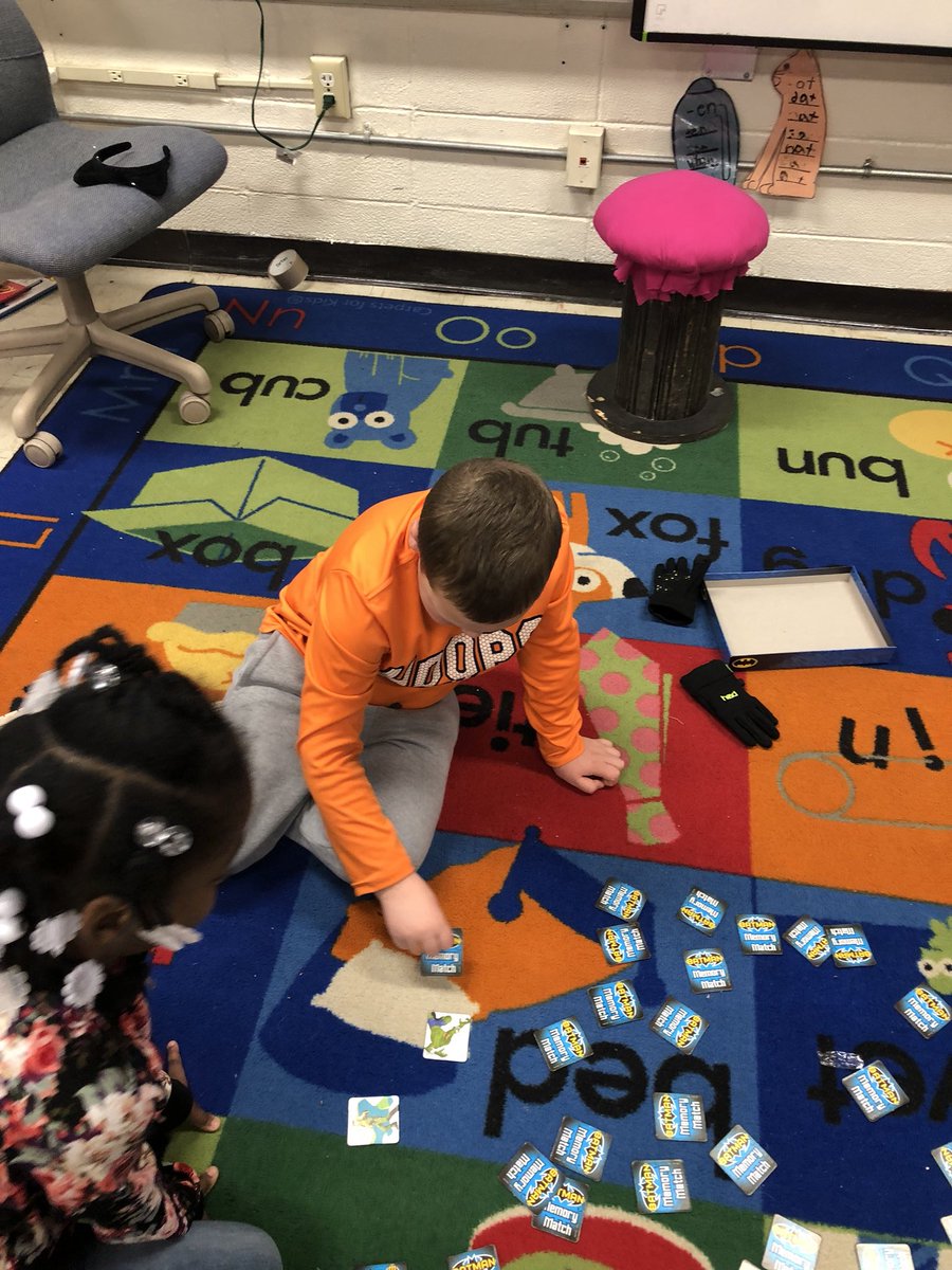 Hwood_Pride's tweet photo. Even teachers play! @mrsjankowicz Hwood Pride!!! #allin4hwood #GSPD2018 https://t.co/IOpauU3hjp