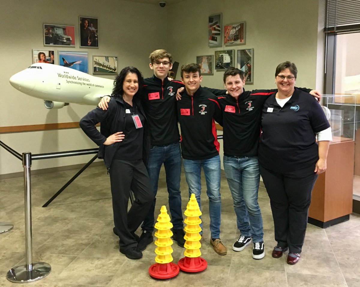 John Hardin High School presenting a demo of their #VEXRobotics robots <a href="/UPS/">UPS</a> Volunteer Recruitment workshops in KY recently. They shared #STEM experiences, goals for the future, &amp; even let folks drive their robots after the session. #omgrobots