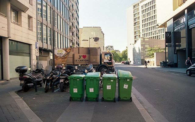 LafFilm's tweet photo. Paris....and trash 2
.
#ibelieveinfilm #streetphoto #streetphotography #street #laffilm #shootfilm #believeinfilm #filmphotography #ishootfilm #filmisnotdead #filmcamera #35mmcamera #35mm #35mmphotography #thefilmcommunity #filmforever  #analog #analogis… https://t.co/FIeDd15a2h https://t.co/d1Z5L9kN5z