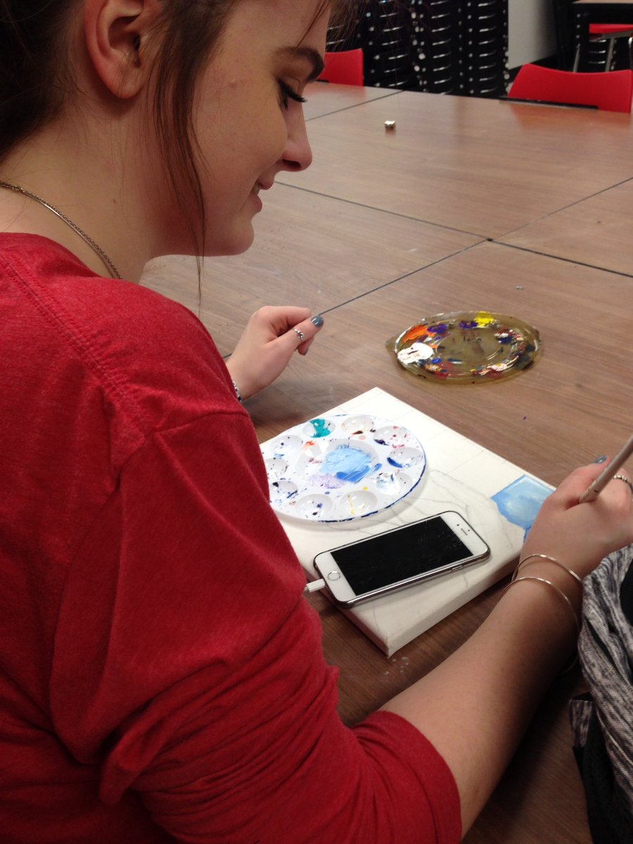 CBHS_VisualArt's tweet photo. AP art hard at work 🖌 https://t.co/LzCICNhKrH