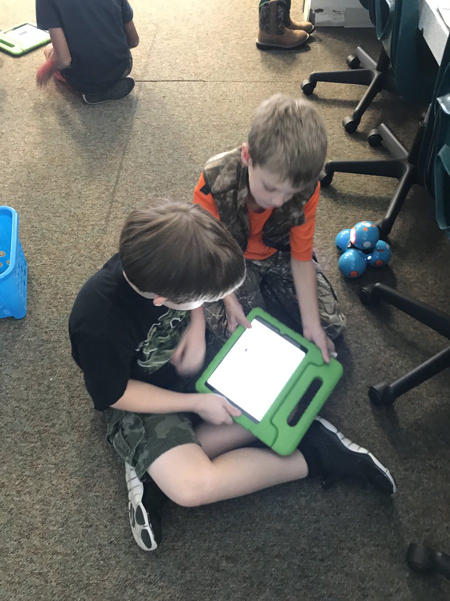 hangrygypsy's tweet photo. Having fun with #blocky #dashanddot and the @WonderWorkshop #challengecards #rlcsrams #codingclub https://t.co/ksuQSbBU8I