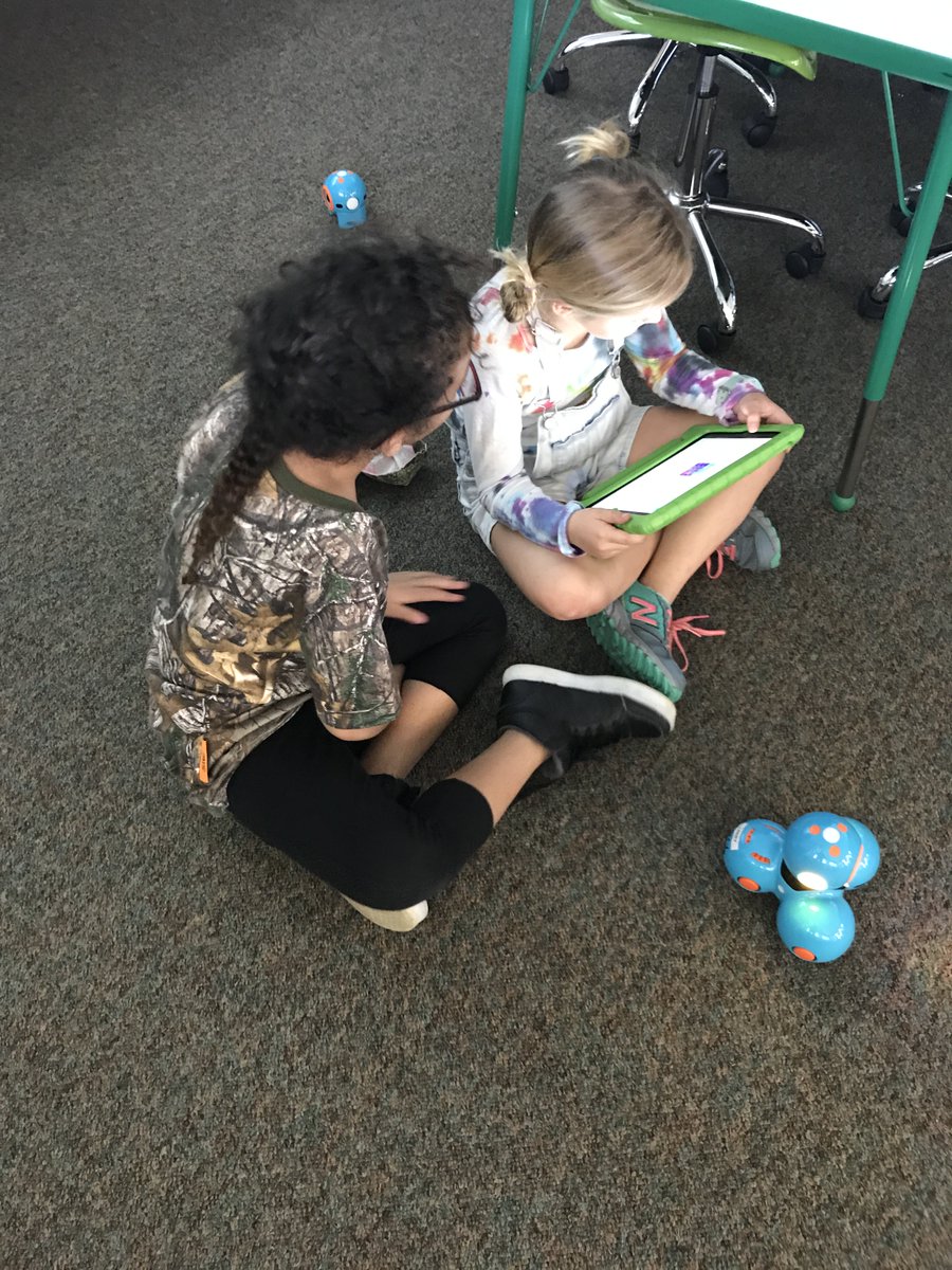 hangrygypsy's tweet photo. Having fun with #blocky #dashanddot and the @WonderWorkshop #challengecards #rlcsrams #codingclub https://t.co/ksuQSbBU8I