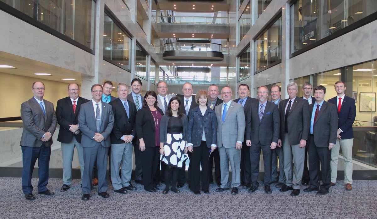 CrystalCoHill's tweet photo. Thank you @SenTinaSmith for meeting with our very large group of Minnesota #SugarBeet farmers. We are excited to have another Minnesotan on the @SenateAgDems Committee and appreciate your understanding of the importance of ag to MN. https://t.co/A6mnqAIKa9