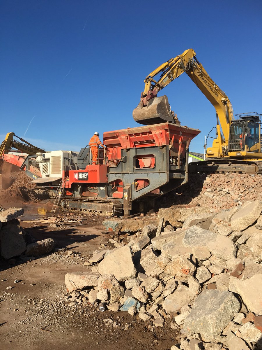 YDemolition's tweet image. Commencing crushing of brick and concrete today at Cleethorpe Road, Grimsby as part of the demolition and redevelopment of the former Ramsdens Site. Things chugging on nicely.