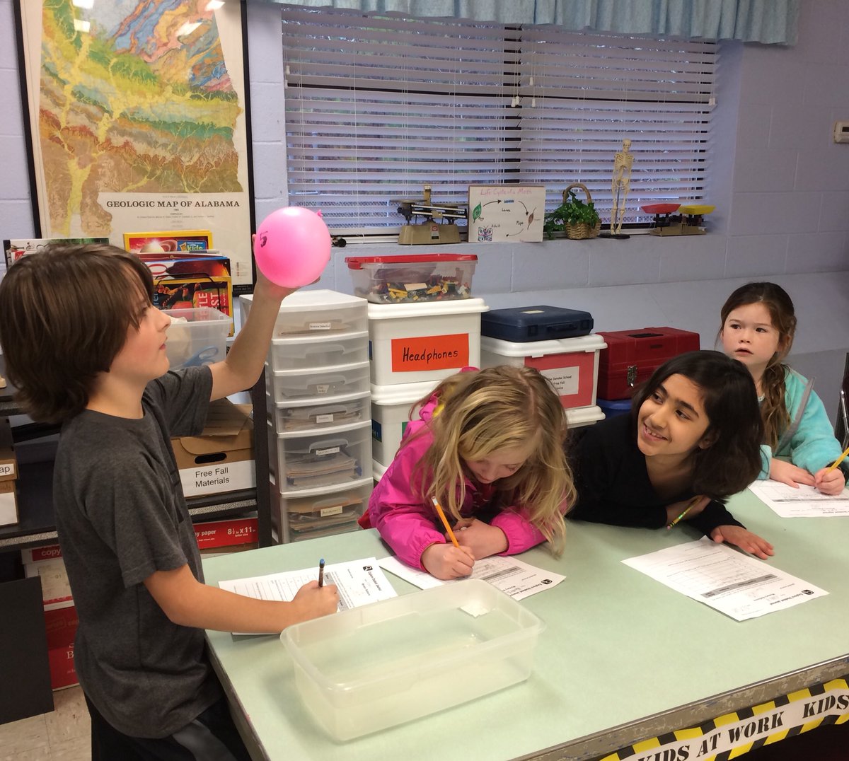dckplunkett's tweet photo. Grade 2 is exploring physical properties with mystery balloons! #donohodays https://t.co/Mi95jzQ0vg