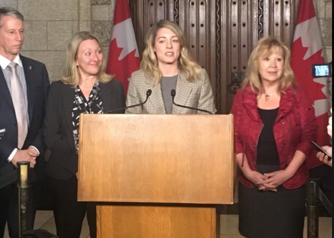 STORY: Gender-neutral anthem lyrics now official bit.ly/2GW8Md2 https://t.co/ndRuPaWw5V