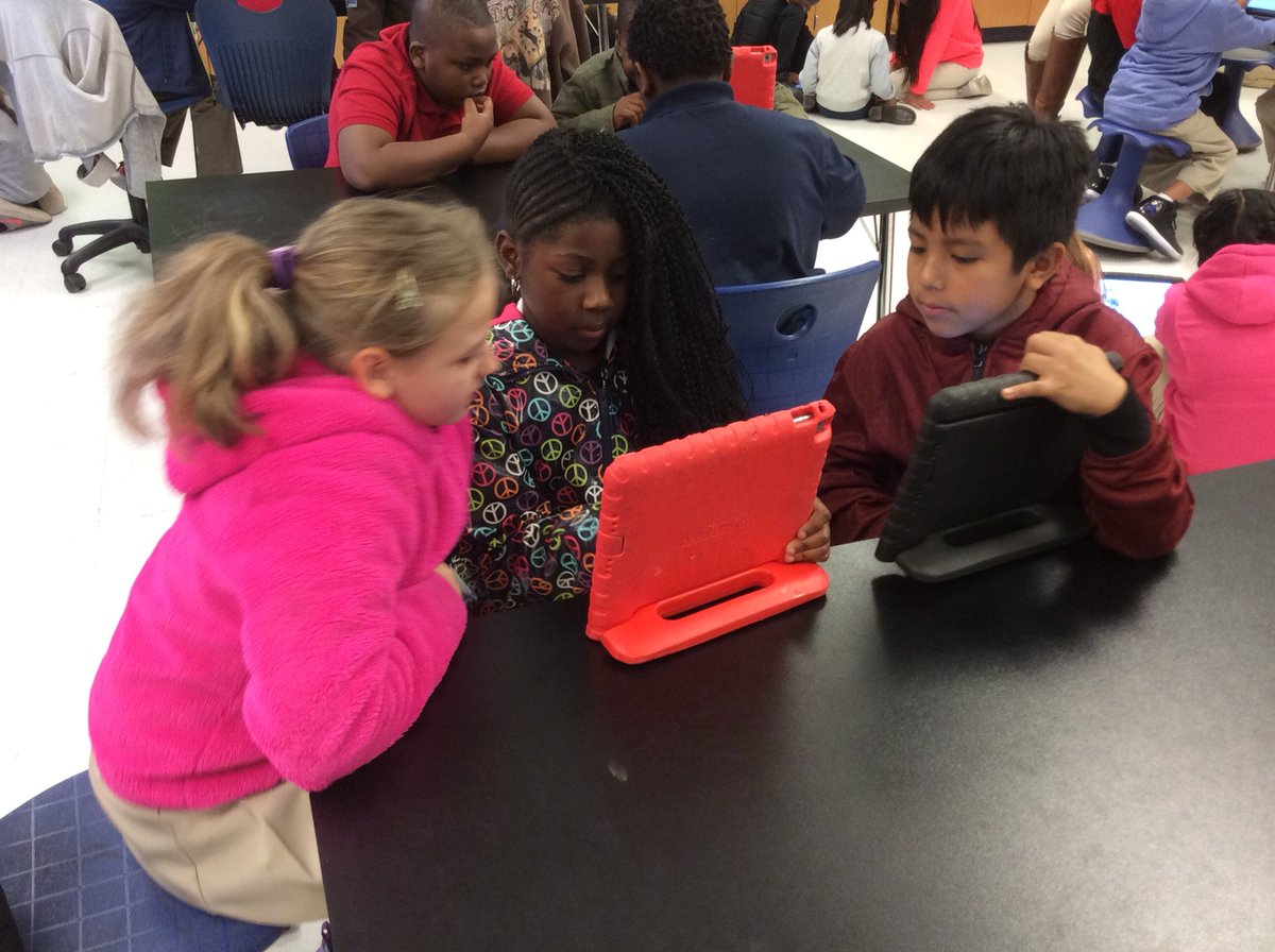 MsBlake5th's tweet photo. So much fun collaborating with 3rd grade! Excellent text analysis going on! @TDA_SC @CCSDInnovation https://t.co/o178xclgoL