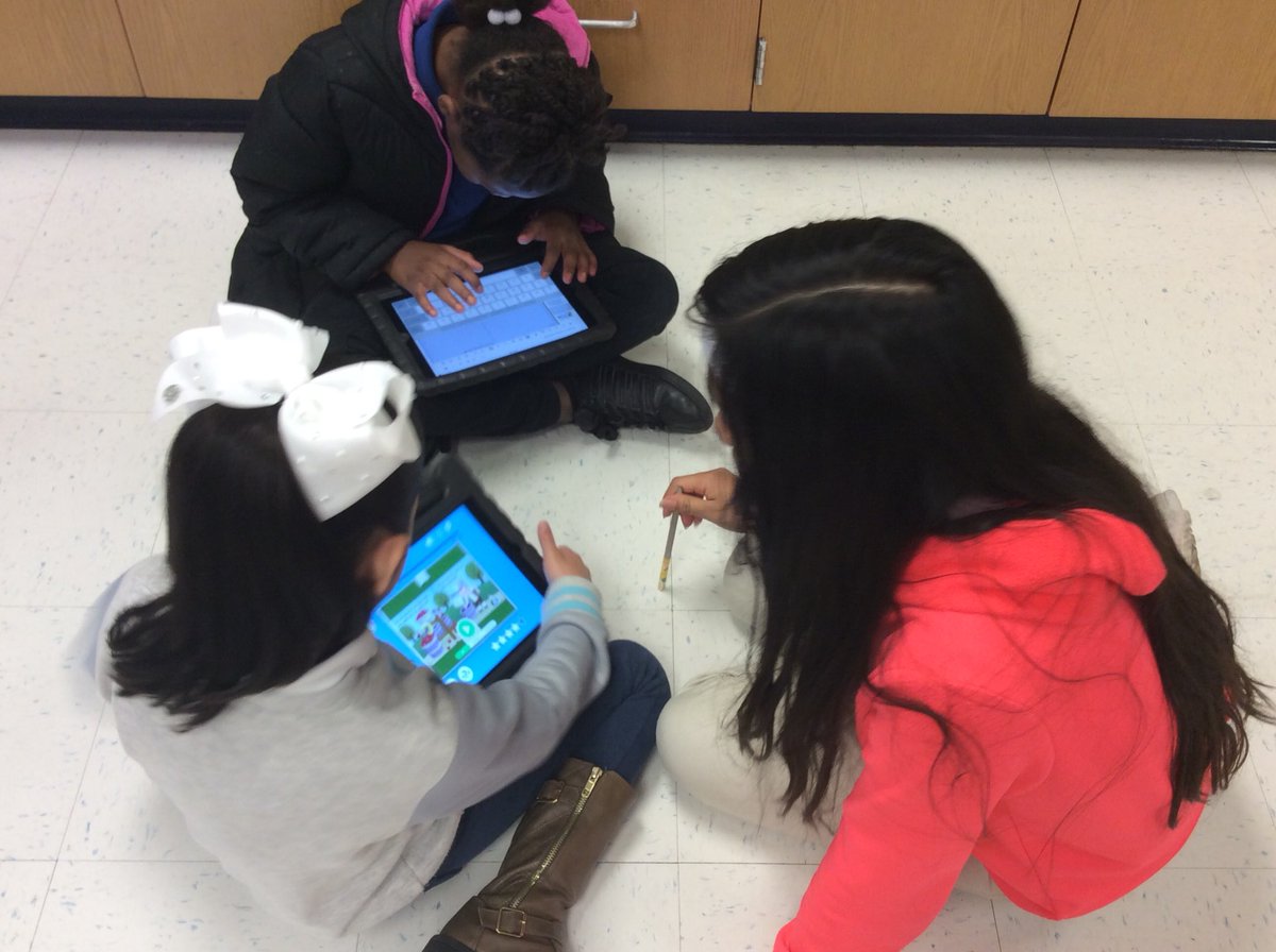 MsBlake5th's tweet photo. So much fun collaborating with 3rd grade! Excellent text analysis going on! @TDA_SC @CCSDInnovation https://t.co/o178xclgoL